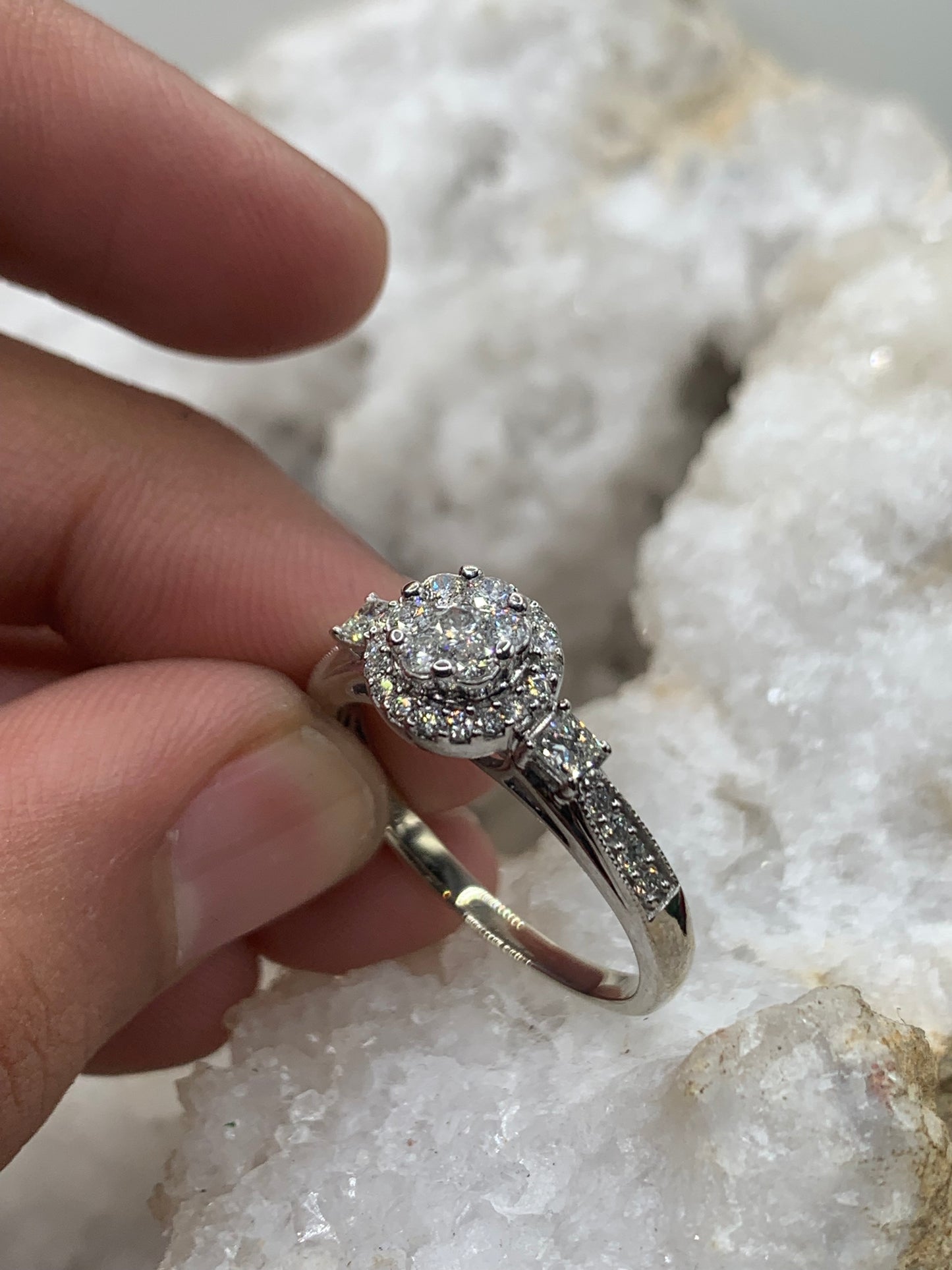 Cluster Elegance: 14K White Gold Diamond Engagement Ring (1.5tcw)