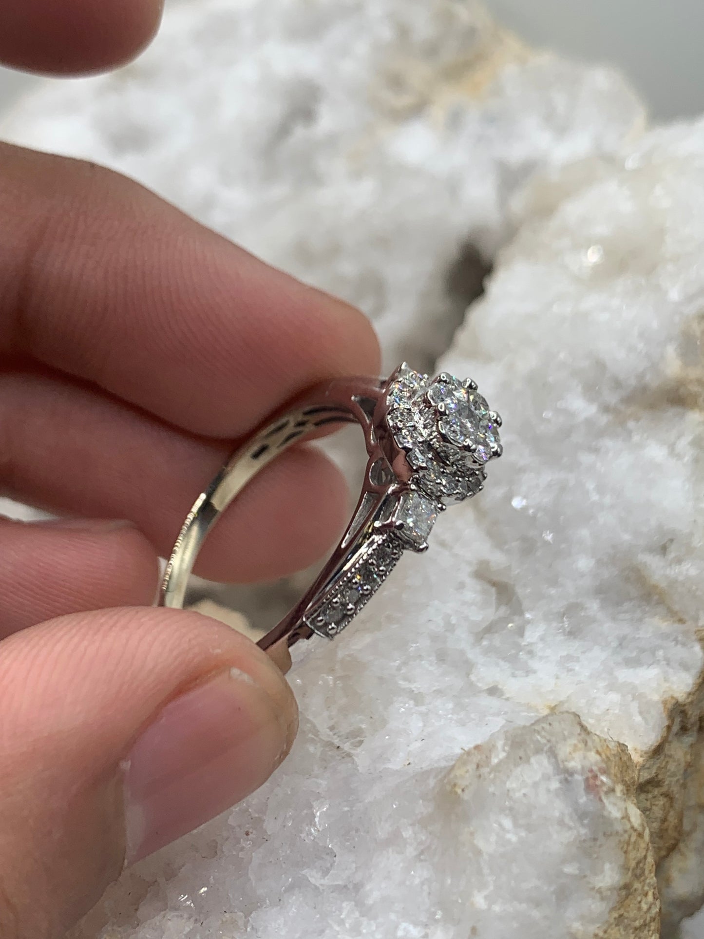 Cluster Elegance: 14K White Gold Diamond Engagement Ring (1.5tcw)