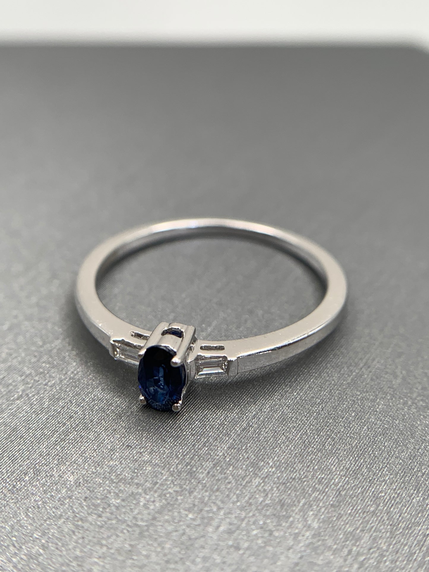 Sapphire 14K White Gold Ring (Sapphire 0.29ct)