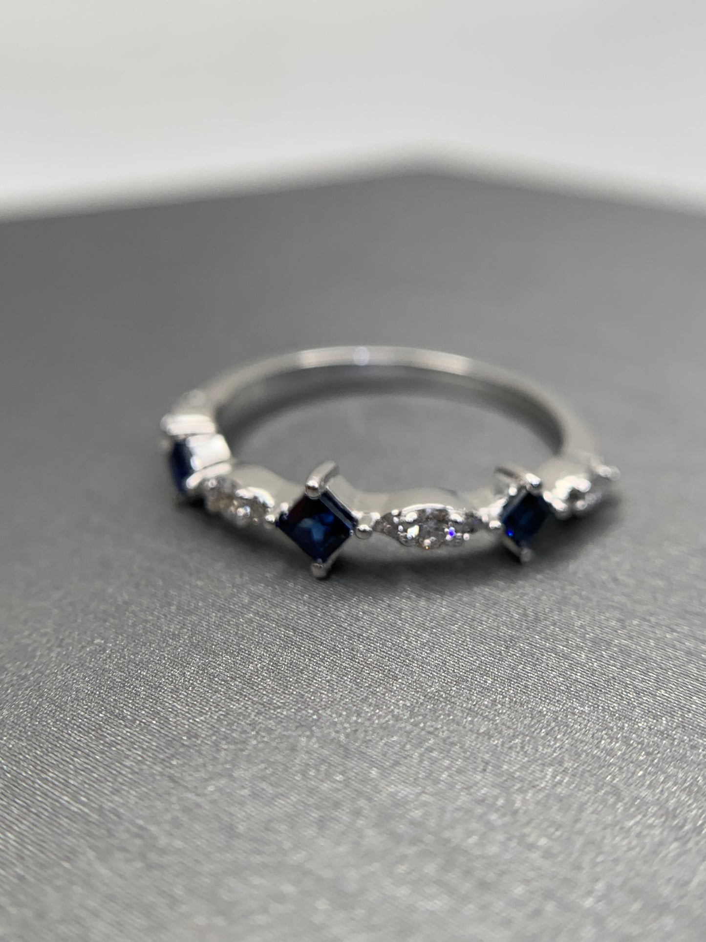 Sapphire Diamond Ring 14K White Gold (0.18tcw)