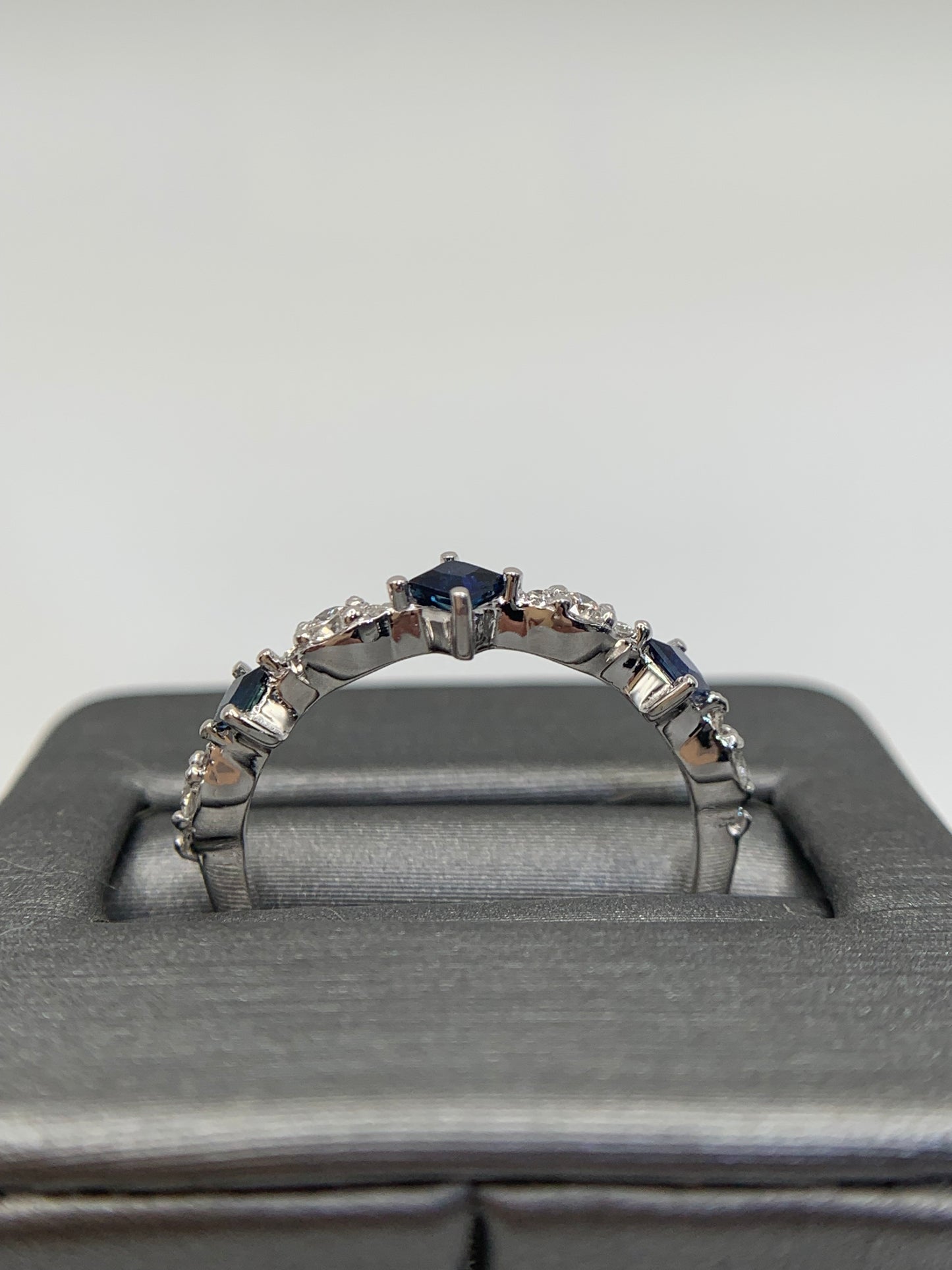 Sapphire Diamond Ring 14K White Gold (0.18tcw)